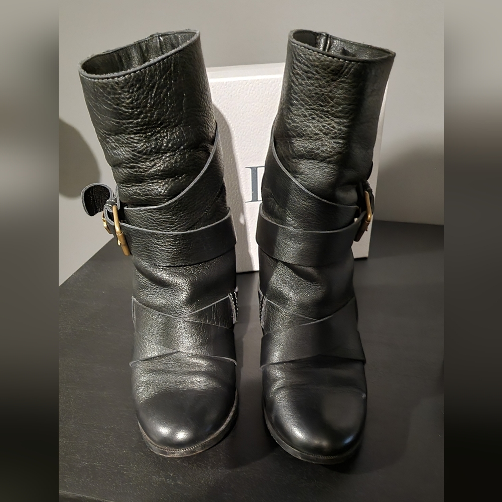 Chloe vintage leather ankle boots 😍 size 37.5 but fit a 7. Listed elsewhere 2 - Picture 6 of 8